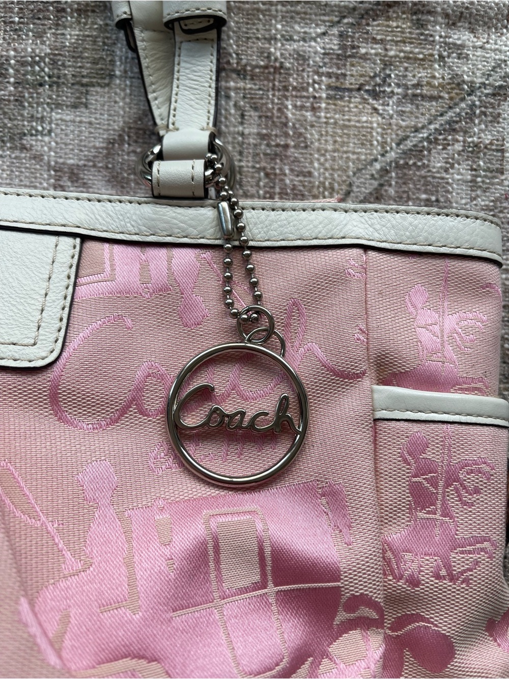 Coach Rare Y2K 2000’s Baby Pink Carriage Shoulder Tote with White Trim - Picture 14 of 16